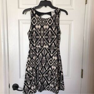 PINK VICTORIA’S SECRET MEDIUM SLEEVELESS DRESS